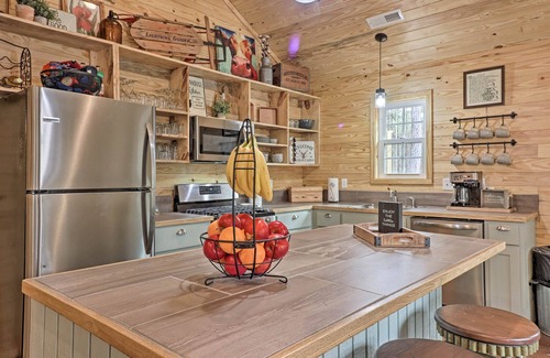 Heflin Cabina | ¡NUEVO! Elegante cabaña de Heflin con vistas al estanque y loft de juegos