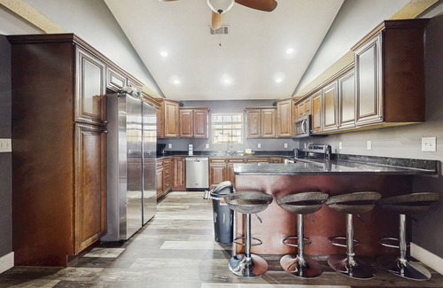 Kodak Cabina | Peaceful family-friendly home with games, fire pit, and great location!