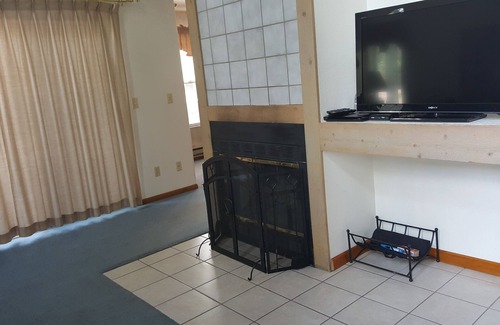 Pinetop Villa | Resort familiar apacible Villa Villa w bañera de hidromasaje y garaje adjunto