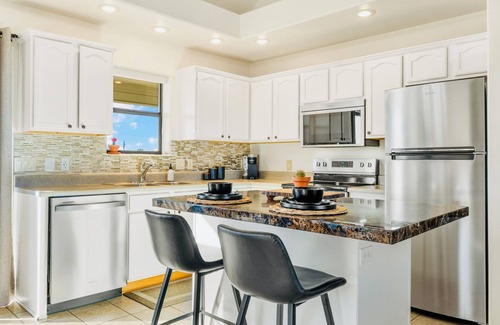 Valle Casa | Peaceful Family Getaway 30 Mins to Grand Canyon-Full Kitchen-Porch Swings-W/D