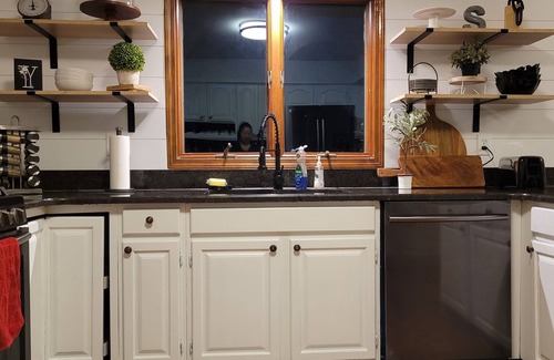 Allenton Casa | Peaceful Farmhouse & Trails