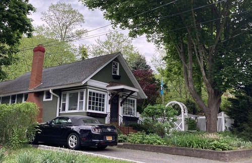Sound Beach Casa | Peaceful Fully Renovated Cottage in Beach Community