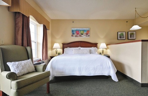 Pembine Hotel | Peaceful Getaway! 2 Coy Riverside Suites w/Pool & Gym Access! Free Parking!