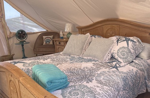 Waialee Alquiler De RV | Peaceful Glamping tent on Farm w/ocean views