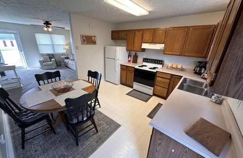 Dry Ridge Condominio | Peaceful Haven 2BR/1BA Condo - Mins from The Ark Encounter & The Creation Museum