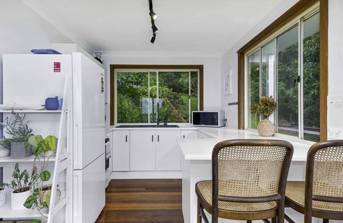 Knockrow Casa | Peaceful Hinterland Hideaway- 5 * Location! Quick links to Lennox & Byron.