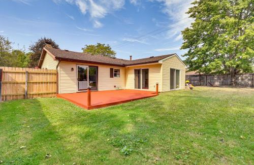 Niles Casa | Peaceful Home Near Youngstown Fenced Backyard!