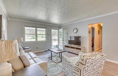 Niles Casa | Peaceful Home Near Youngstown Fenced Backyard!