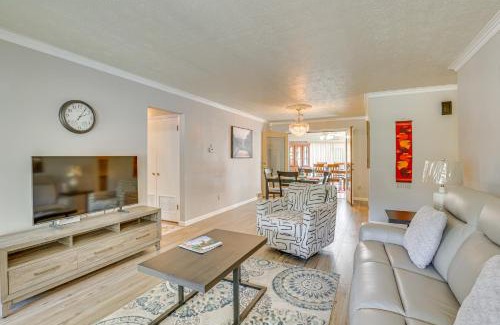 Niles Casa | Peaceful Home Near Youngstown Fenced Backyard!