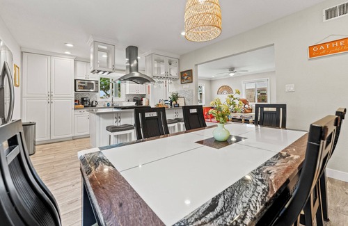 Huntington Beach Casa | Peaceful Home for Big Family 4Bed 2Bath 7Mins to Beach & Near Disneyland