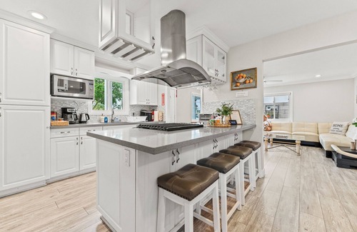 Huntington Beach Casa | Peaceful Home for Big Family 4Bed 2Bath 7Mins to Beach & Near Disneyland