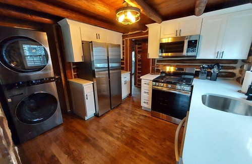 West Milford Cabina | Peaceful Lake Front Log Cabin- Sleeps 7 in 3 rooms