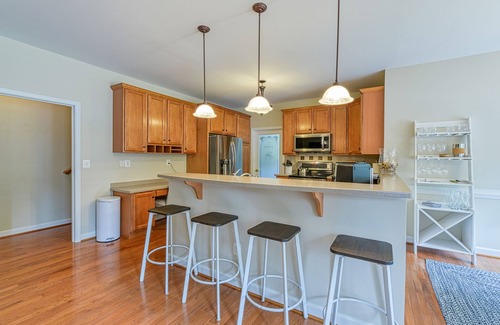 Livingston Casa | Peaceful lakeside retreat with hot tub, private pool, dock & paddle boards