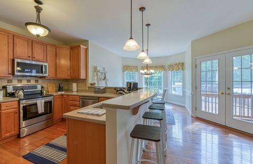 Livingston Casa | Peaceful lakeside retreat with hot tub, private pool, dock & paddle boards