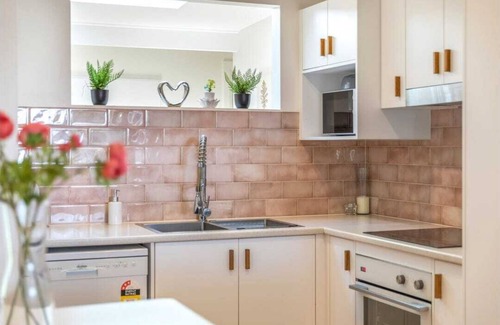 Killarney Vale Casa | Peaceful Lakeviews retreat, great beaches at your doorstep, and endless walks