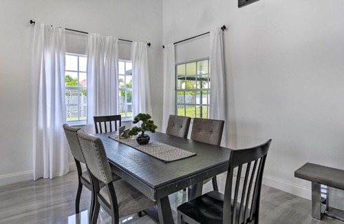 Miami Gardens Casa | Peaceful Miami Gardens Getaway with Lake Views!