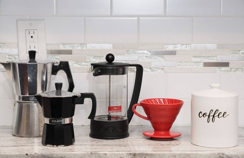 Point Breeze Casa | Peaceful Modern Townhouse with Skyline View 1 mile from Center City