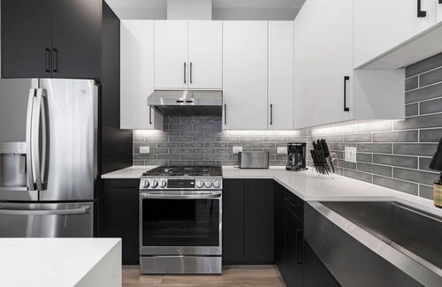 Lower West Side Apartamento | Peaceful New 3bed/3bath Modern Apt w/ Balcony