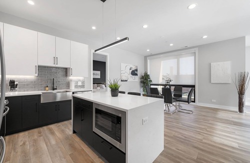 Lower West Side Apartamento | Peaceful New 3bed/3bath Modern Apt w/ Balcony