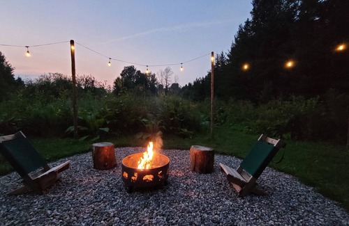 South Glengarry Cabina | Peaceful off-grid forest experience with outdoor shower and walking trail.