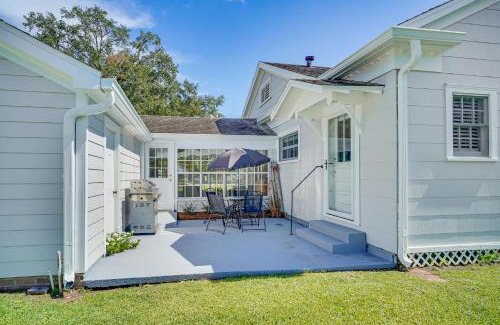 Baldwin Casa | Peaceful Patio, Sunroom Pet-Friendly Baldwin Home