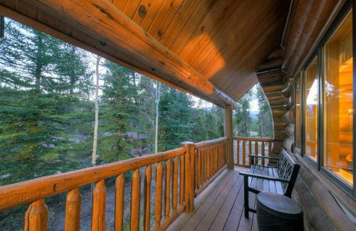 Blue River Casa | Peaceful Pines Log Lodge