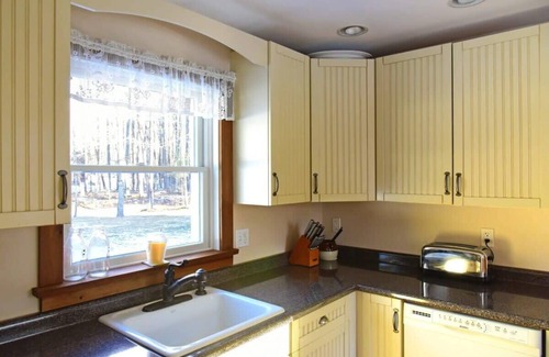 New Marlborough Casa | Peaceful, Post and Beam Loft, Sleeps 9