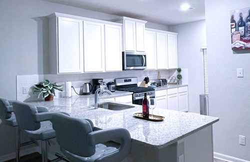 Anna Casa | Peaceful Quiet Clean Suite Private in a house attached full bathroom.