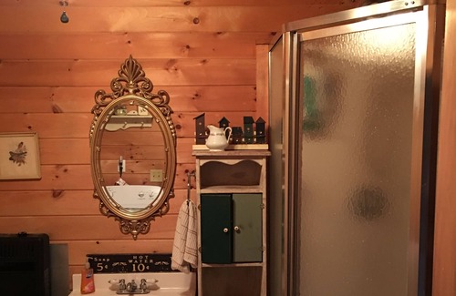 Beddington Cabaña | Pacífica, bastante, cabaña semi-privada frente al mar.