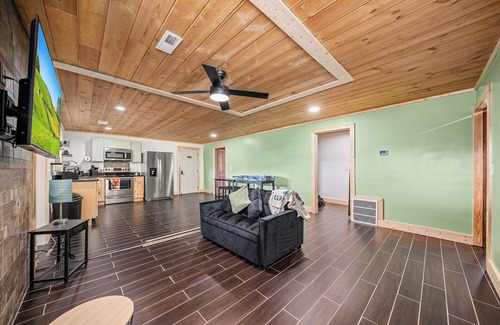 Crossville Cabina | Peaceful Retreat 1 bedroom full kitchen Only 15 min from town Crossville