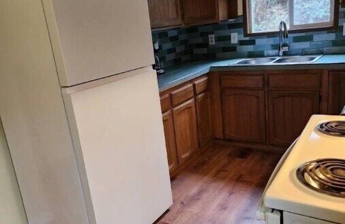Coos Bay Apartamento | Peaceful Retreat hike to park