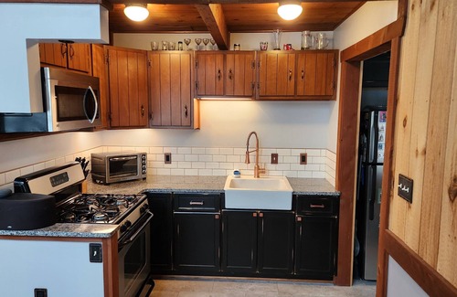 Craneridge Chalet De Esquí | Peaceful, Rustic Chalet in the Woods; the Heart of Ski, Bike, and Hike country.
