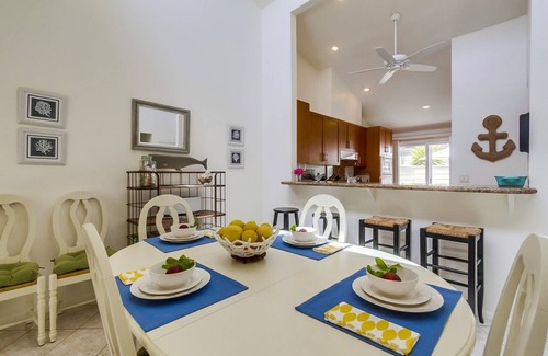 Encinitas Condominio | Condominio junto al mar tranquilo en Seabluffe, Leucadia. 1 minuto a pie de la playa privada.