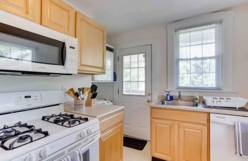 Potomac West Apartamento | Peaceful Spacious 1BR w Sunroom! - mins to metro