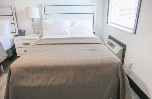 Ronks Hotel | Peaceful Stay near Rockvale Outlets w/ Parking Available on Site