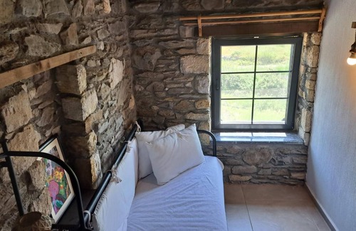 Karaburun Apartamento | Peaceful Stone House with Nature View in Karaburun