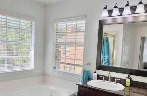 Meadows Place Casa | Peaceful Suburban Escape