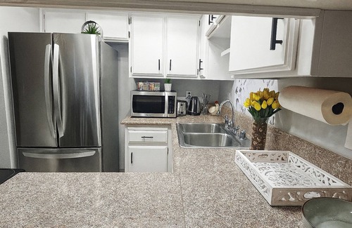 West Park Community Casa | Peaceful Suits w/Ensuite Bath Townhome in Bakersfield