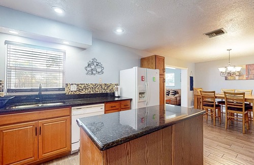 River Side Village Casa | Peaceful & sun-soaked home with yard & screened patio - dog-friendly - near golf