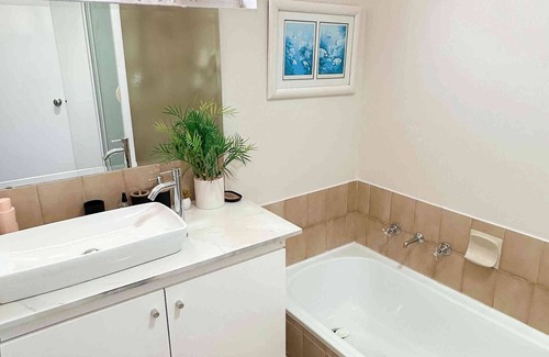 Rockingham Apartamento | Peaceful unit with all the convenience.
