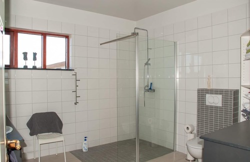Vogar Casa | Tranquila Villa con bañera de hidromasaje, cerca de la laguna Azul y el aeropuerto