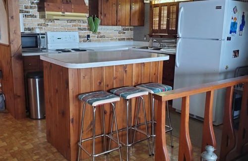 Algoma District Cabaña | Peaceful Waterfront Cottage - minutes to beach