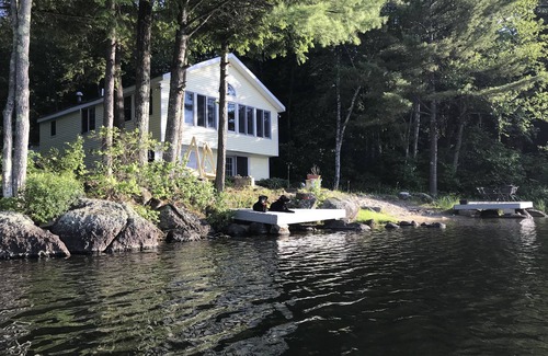Washington Cabaña | Peaceful Waterfront Cottage