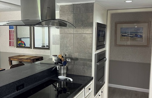 Trinity Casa | Peaceful Waterview Haven – Stunning Views, Sleeps 10