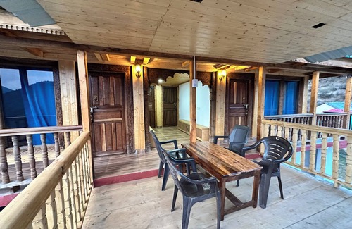 Kharsali Casa | Peaceful Wooden Homestay in Himalayan Village Near Dodital Trek Oakwood Homestay