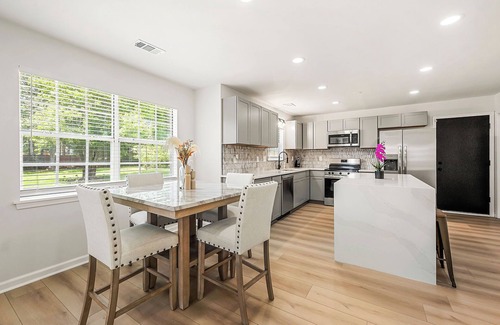 Sandtown Casa | Peach City Oasis Atl near Aquarium, Truist Park