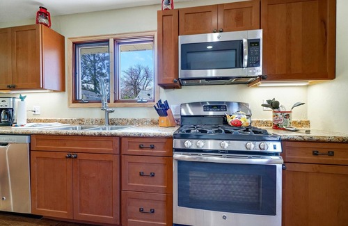 Fruita Casa | Peach House: Hermoso centro de 3 habitaciones / 1. 5 Baños, Patio, Patio Cercado, Mascotas Welcm