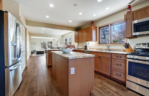 Fruita Casa | Peach House: Hermoso centro de 3 habitaciones / 1. 5 Baños, Patio, Patio Cercado, Mascotas Welcm