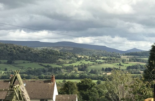 Talybont-on-Usk Casa | Peacock Cottage, Pet Friendly, Black Mountain Range, ubicado en Brecon Beacons