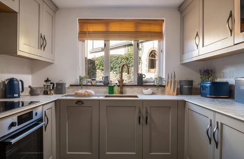 Combe Martin Cabaña | Peacock Cottage - sleeps 4 guests in 2 bedrooms